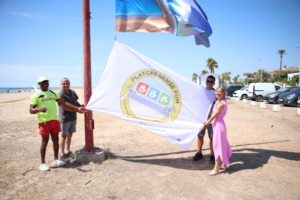 Burriana se adhiere a la Red de Playas sin humo y estrena señalización turística inteligente en su litoral