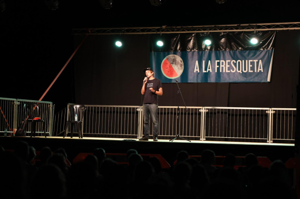 Burriana arranca la 21ª edición del ciclo de artes escénicas A la fresqueta en la Torre del Mar con gran éxito de público