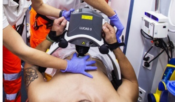 AVAF investiga la desconexión prematura de un desfibrilador durante una emergencia sin consenso del equipo sanitario
