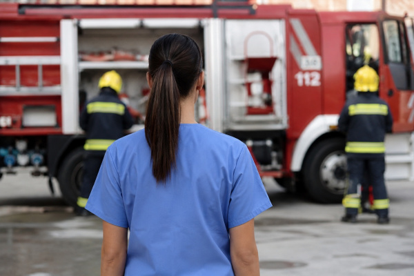 COENV respalda incorporar enfermería en parques de bomberos de Valencia para reforzar la salud laboral y la seguridad