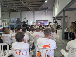 L'entitat amiab commemora el seu des� aniversari a la bugaderia d'Almassora, Castell�, en un acte en el qual van participar treballadors, la direcci�, institucions, clients i col�laboradors.