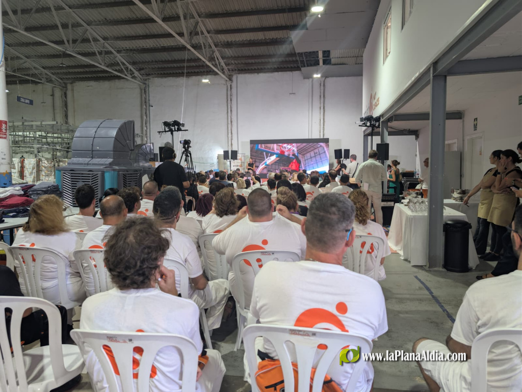 L'entitat amiab commemora el seu des� aniversari a la bugaderia d'Almassora, Castell�, en un acte en el qual van participar treballadors, la direcci�, institucions, clients i col�laboradors.