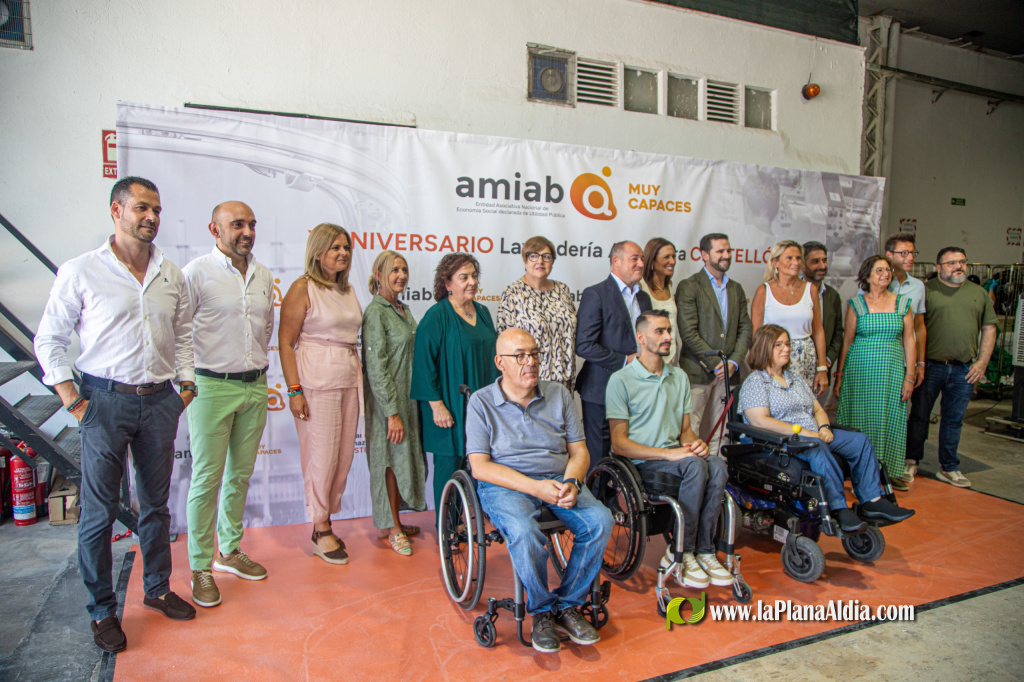 L'entitat amiab commemora el seu des� aniversari a la bugaderia d'Almassora, Castell�, en un acte en el qual van participar treballadors, la direcci�, institucions, clients i col�laboradors.