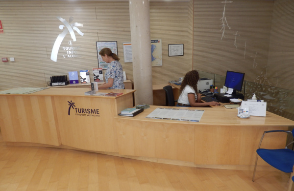 L'Alcora reforça l'atenció al visitant al Museu i la Reial Fàbrica aquest estiu