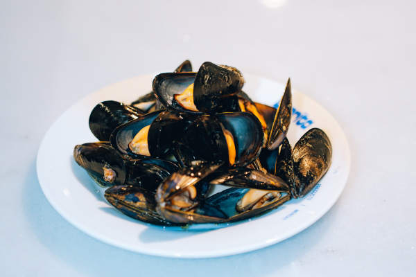 De la receta tradicional a la alta cocina: las direcciones donde la clóchina valenciana vive su mejor momento