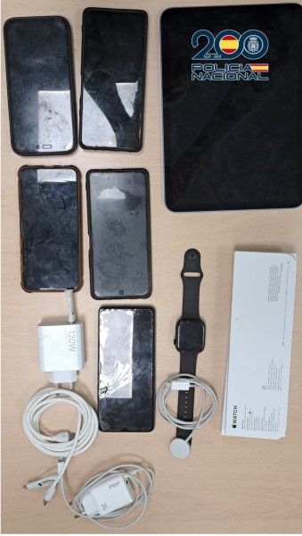 La Policía detiene a un hombre de 42 años por coaccionar a menores a través de redes sociales