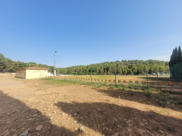 El PP de Castellnovo propone rehabilitar el campo de fútbol con 100.000 euros del plan Més Esport