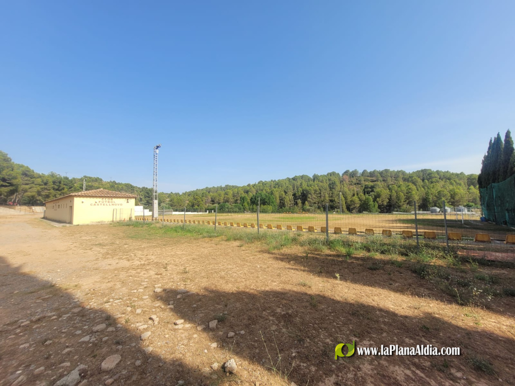 El PP de Castellnovo propone rehabilitar el campo de fútbol con 100.000 euros del plan Més Esport