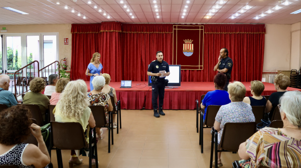La Policía Local de Onda organiza una jornada formativa para la seguridad de las personas mayores en verano