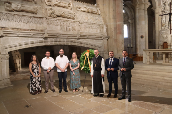 Vila-real asiste al acto conmemorativo del 750 aniversario de la muerte de Jaume I en Poblet tras invitación de Illa