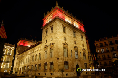 la-generalitat-muestra-su-apoyo-a-la-seleccion-espa-ola-de-futbol-con-la-iluminacion-del-palau-y-de-la-red-publica-de-transporte-con-los-colores-de-la-bandera-de-espa-a