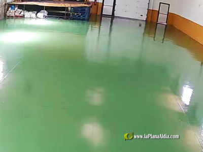 el-ayuntamiento-de-ares-renueva-el-pavimento-del-almacen-municipal-y-la-sala-multiusos-con-un-nuevo-acabado-antideslizante