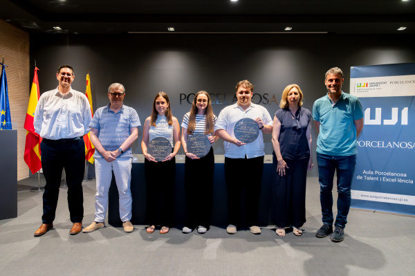 El Aula Porcelanosa de Talento y Excelencia de la UJI concede tres premios a TFG y TFM por innovación en el sector cerámico