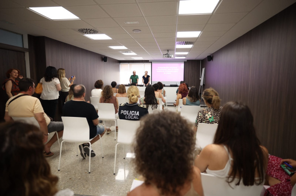 Burriana acoge una sesión informativa sobre los recursos disponibles para las mujeres víctimas de violencia