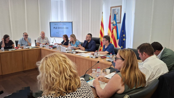 Vila-real impulsa una ordenança per donar suport a campaments infantils i juvenils i aprova avenços en cultura, medi rural, residus i comerç