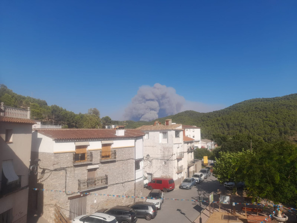 de-la-calma-a-la-evacuacion-el-testimonio-de-gloria-ante-el-incendio-de-la-serra-da-espada
