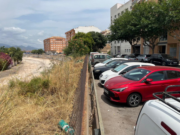 PSPV de Castelló reclama limpieza urgente de la maleza junto al Riu Sec y más actuaciones en barrios