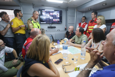 perez-llorca-asiste-a-la-reunion-del-cecopi-que-coordina-las-labores-de-extincion-del-incendio-de-la-vall-da-uixo