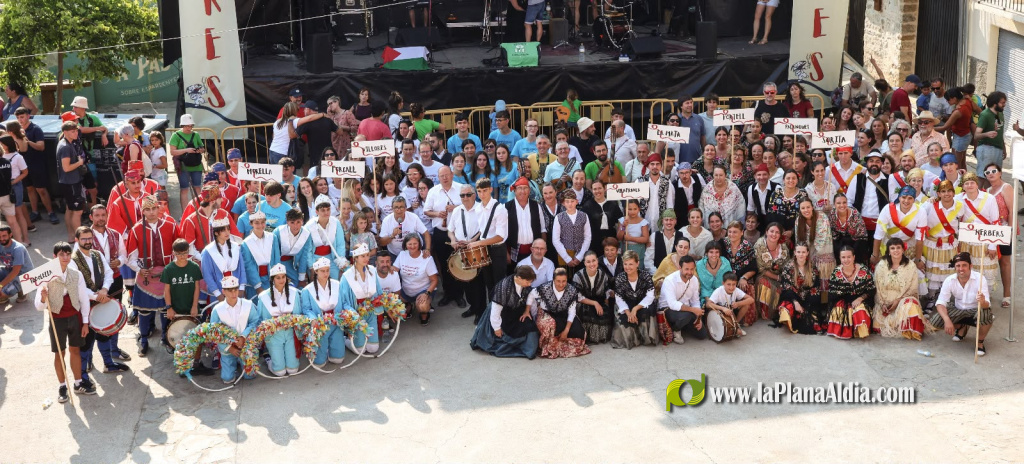 Palanques lleva su Ball del Corro al encuentro de danzas del Aplec dels Ports en Villores