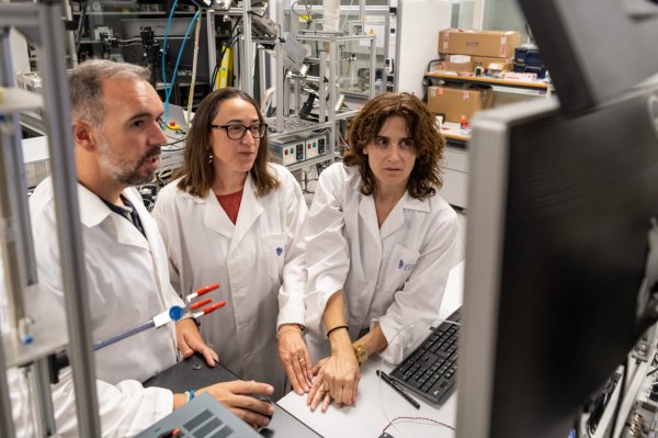 UPV y CSIC producen hidrógeno limpio a partir de metano usando microondas y generan nanomateriales de carbono