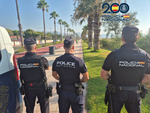Patrullas conjuntas de la Policía Nacional y la Police Nationale francesa en Castellón para reforzar la atención a turistas franceses