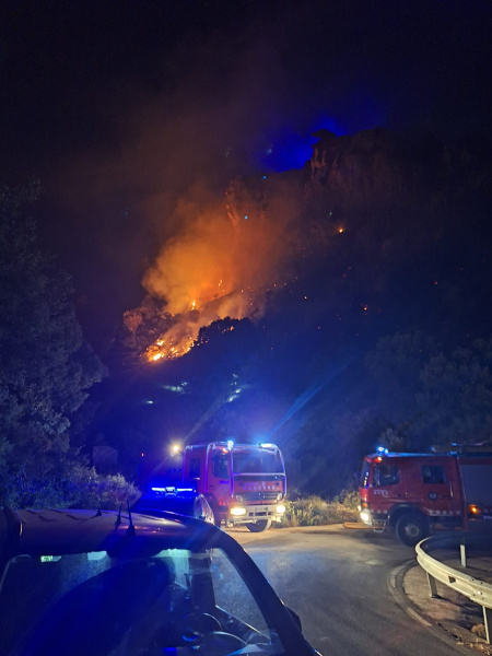 Incendi forestal controlat a Bel, a prop de Rossell