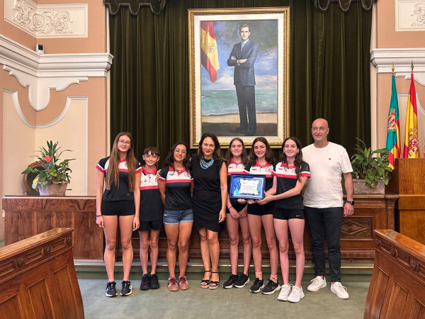 Castellón reconoce los éxitos nacionales de los deportistas del Club Natación Azahar Sincro