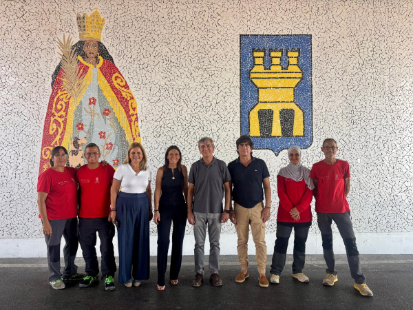 Almassora embellece espacios municipales con trencadís: mural del SEM y mosaico en la N-340