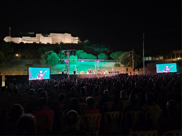 ausias-parejo-triunfa-en-el-orfim-de-oropesa-del-mar-con-entre-tangos-y-fandangos-junto-al-cuarteto-levantino