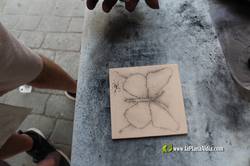 L'Alc�dia de Veo recupera el somriure dels xiquets amb un taller d'estergit i socarrats tradicionals