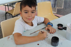 L'Alc�dia de Veo recupera el somriure dels xiquets amb un taller d'estergit i socarrats tradicionals