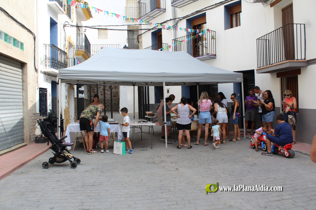 L'Alcúdia de Veo recupera la sonrisa de los niños con un taller de estergit y socarrats tradicionales