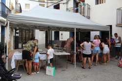 L'Alc�dia de Veo recupera el somriure dels xiquets amb un taller d'estergit i socarrats tradicionals
