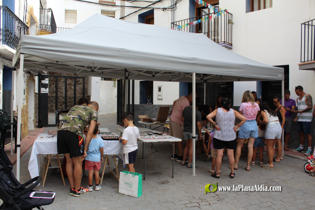 L'Alc�dia de Veo recupera el somriure dels xiquets amb un taller d'estergit i socarrats tradicionals