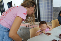 L'Alc�dia de Veo recupera el somriure dels xiquets amb un taller d'estergit i socarrats tradicionals