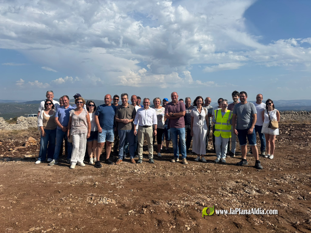 El conseller Miguel Barrachina visita las obras de la balsa de abastecimiento ganadero en Castellfort