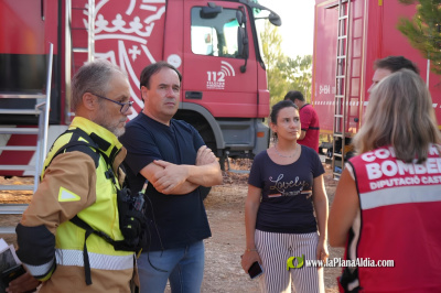 perez-llorca-asiste-al-puesto-de-mando-avanzado-desde-donde-se-coordina-las-labores-de-extincion-del-incendio-de-tirig