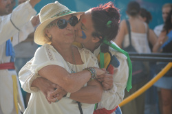 Uns 300 persones s'uneixen a Vila-real per a observar l'eclips amb activitats culturals