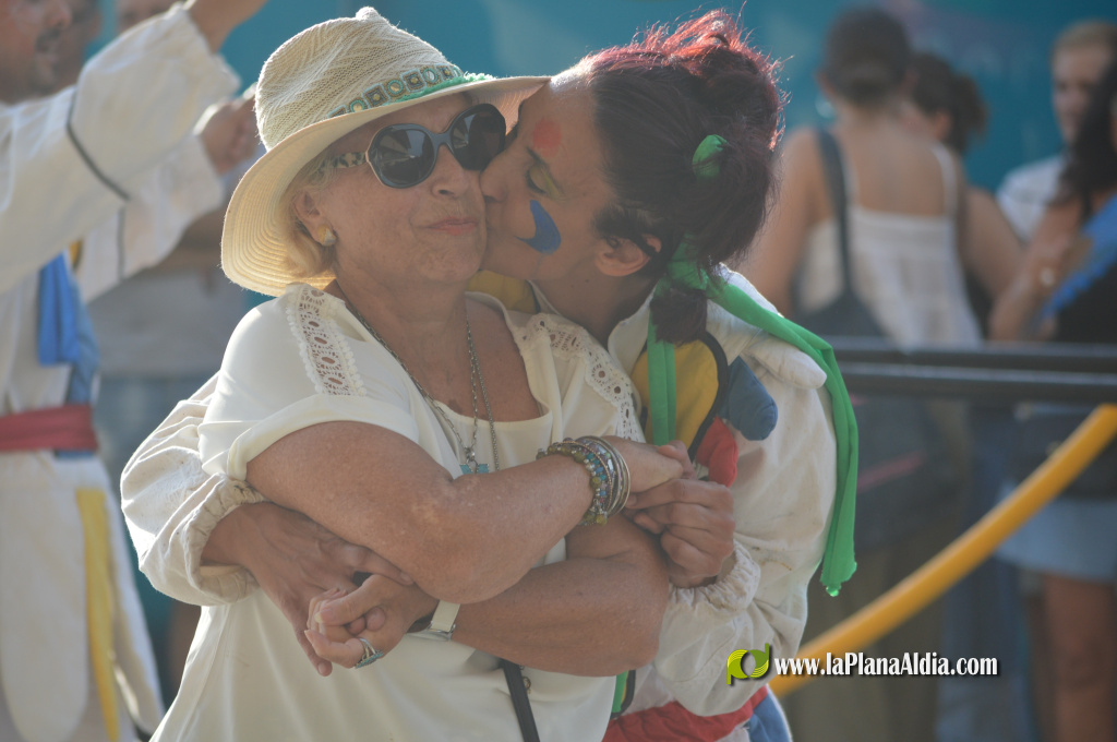 Uns 300 persones s'uneixen a Vila-real per a observar l'eclips amb activitats culturals