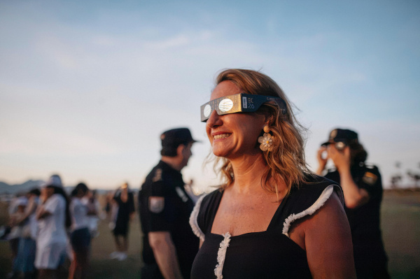 Begoña Carrasco presenta balance de un eclipse histórico en Castellón: más de 80.000 asistentes