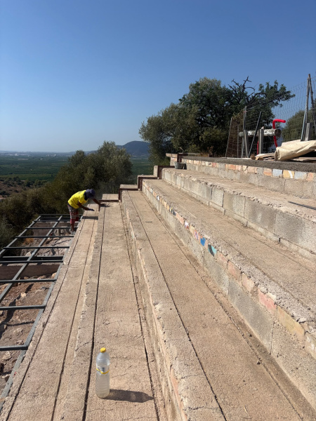 el-mirador-de-la-muntanyeta-de-sant-antoni-avanza-a-buen-ritmo-con-la-colocacion-de-la-ceramica