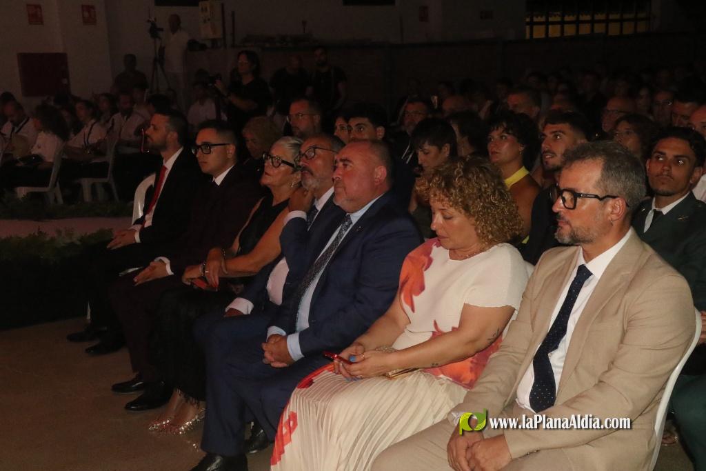 Brillante proclamaci�n de la reina y damas con homenaje a los presentadores de su historia
