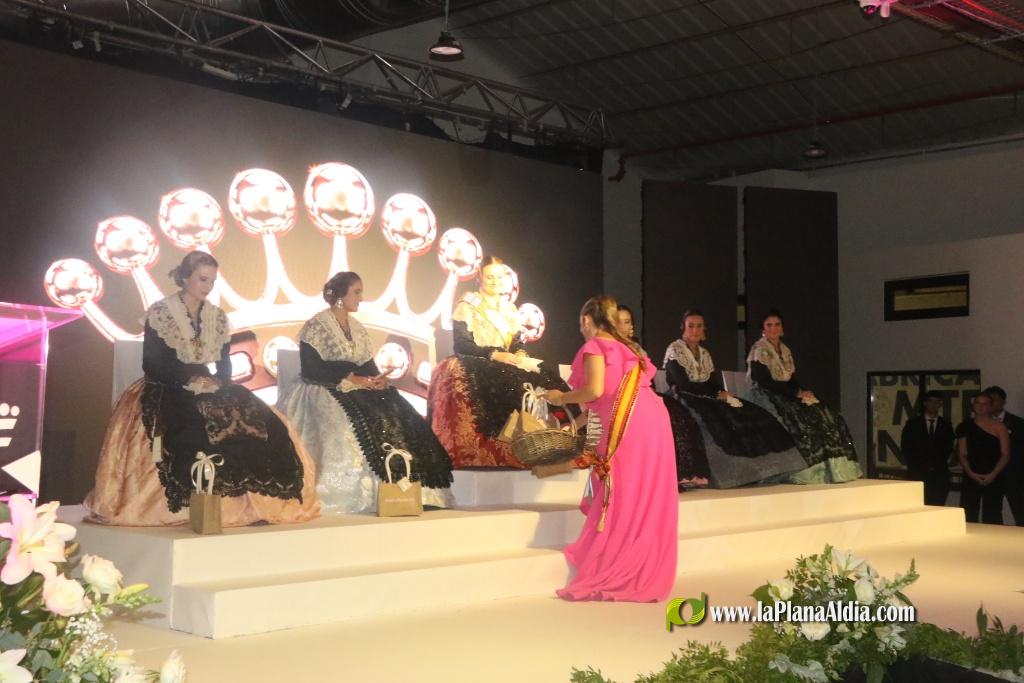 Brillante proclamaci�n de la reina y damas con homenaje a los presentadores de su historia