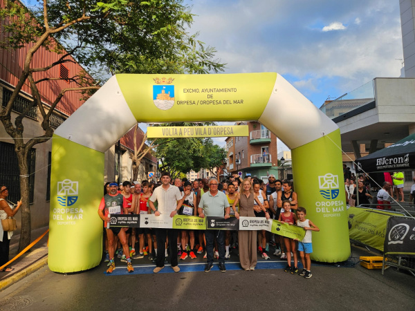 oropesa-del-mar-celebra-la-xxii-volta-a-peu-vila-da-orpesa-ocho-kilometros-por-las-calles