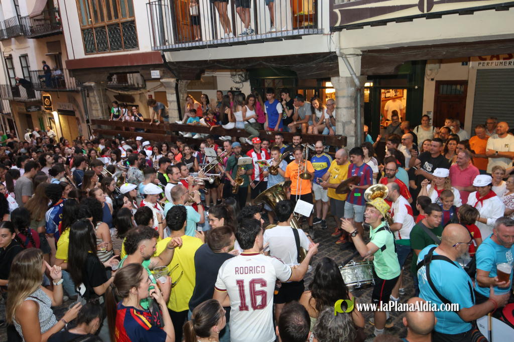 Morella cierra unas fiestas de agosto con estructura renovada y 2.500 asistentes al colofón de Panorama