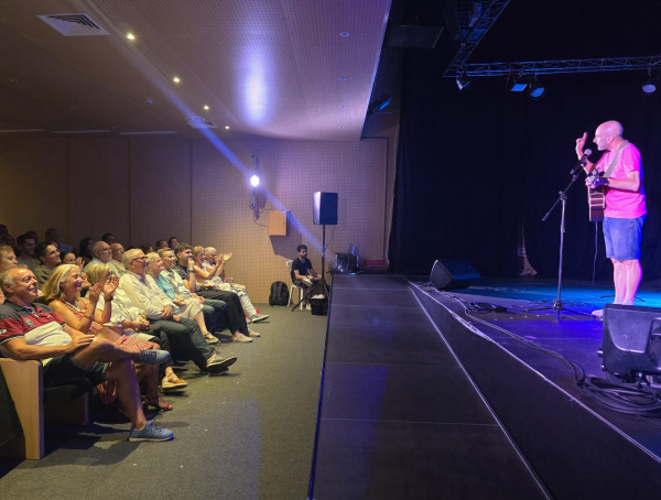 oropesa-del-mar-cierra-con-aforo-completo-la-septima-edicion-del-festival-musica-humor