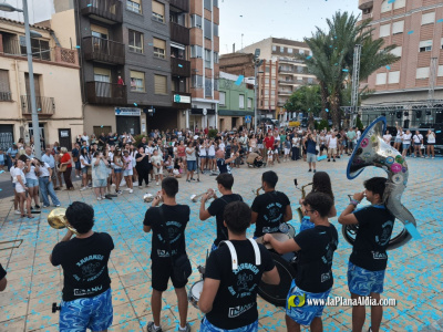 numerosas-pe-as-y-publico-en-general-en-el-chupinazo-de-las-fiestas-de-alcora
