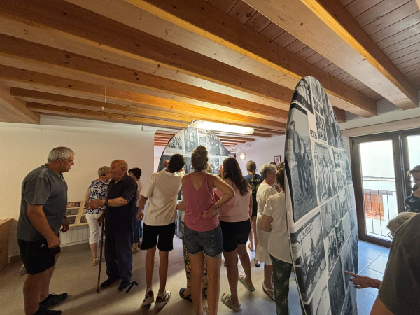 Palanques cierra sus fiestas tras cinco días de música, tradición y convivencia, con la exposición fotográfica 'Palanques, la fuerza de la memoria' como gran atractivo