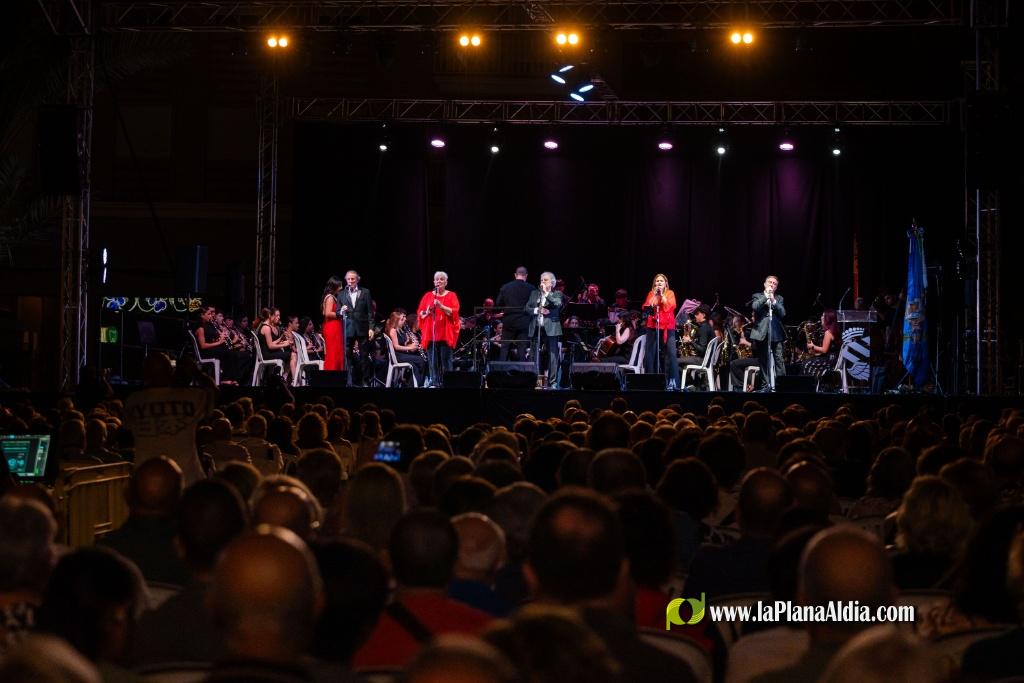 Mocedades y la Agrupaci� Musical l?Alcalat�n conquistan al p�blico de l?Alcora