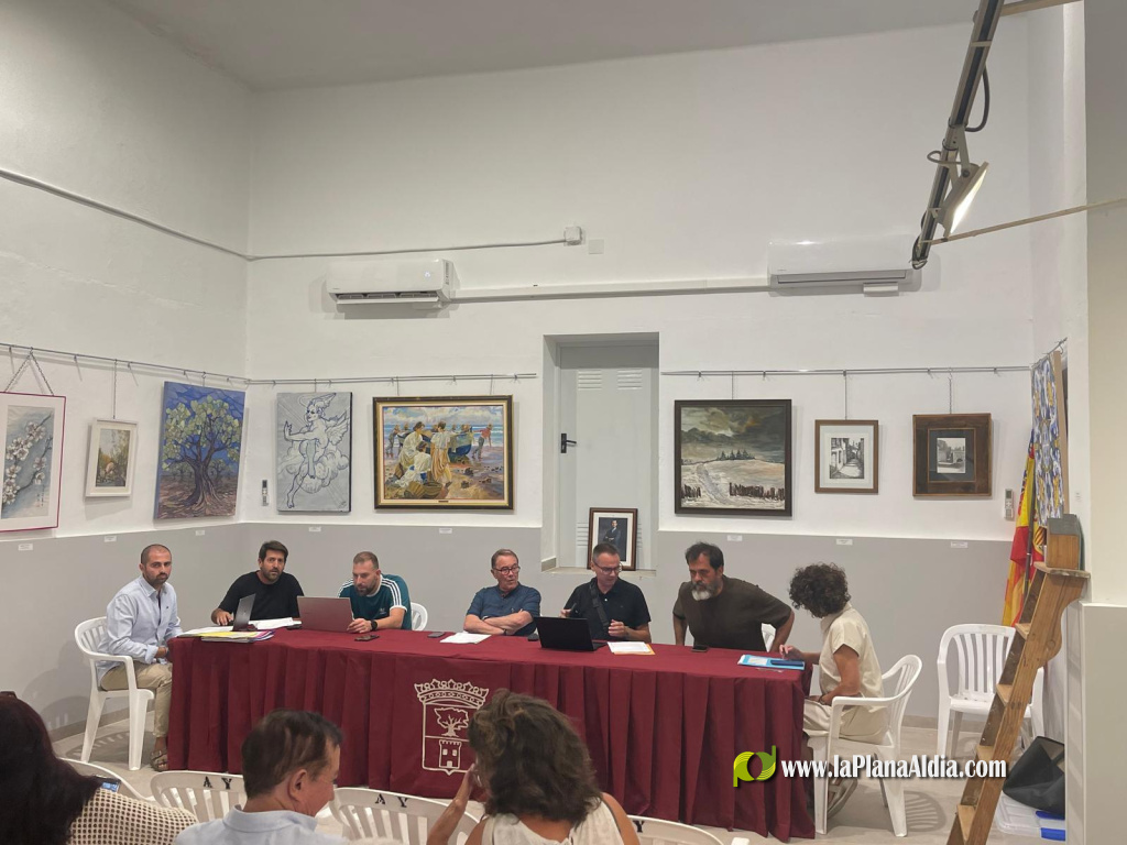 El PP logra retirar el reglamento de la Reina y la Corte de Honor y abre camino a un texto de consenso en Navajas